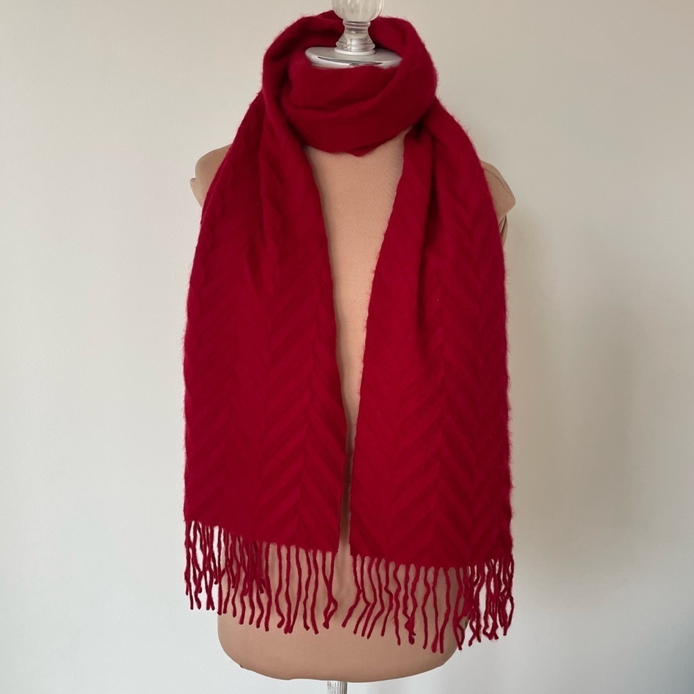 La Fiorentina 100% Cashmere Red Zig Zag Chevron Textured Fringe Scarf EUC OS